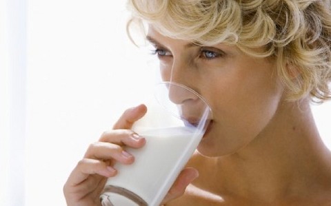 Consumir leche contribuye con el calentamiento global, afirma especialista