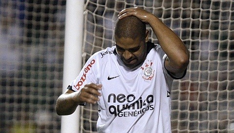 Corinthians despidió a Adriano por negarse a ser pesado