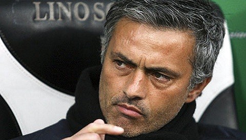 Mourinho: 'Jugaremos con tres delanteros ante el CSK'