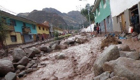 Ropa y juguetes de niña desaparecida tras desborde del Huaycoloro fueron velados