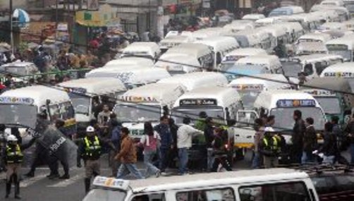 Paro hace escaso transporte vehicular en Lima