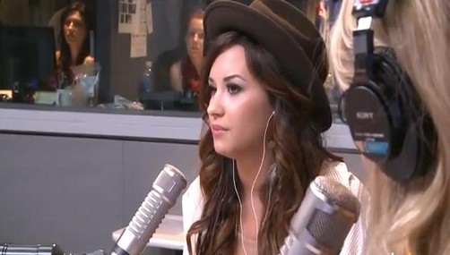 Demi Lovato estrena 'Skyscraper' en el programa de Ryan Seacrest (video)