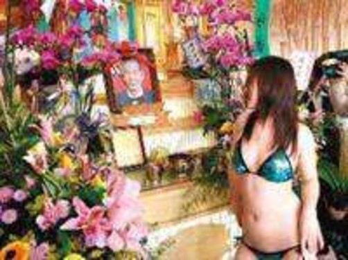 Funerales en Taiwán se realizan con show de strippers