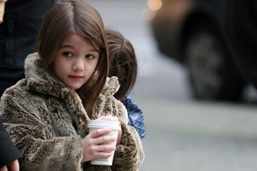 Suri Cruise ya usa pintalabios (foto)