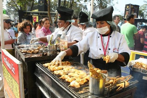 Anticuchos de pota son la sensación en Mistura 2011