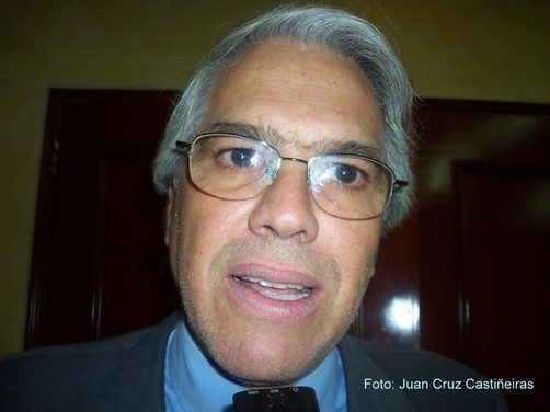 Ex ministro Gino Costa analiza gestión de Oscar Valdés en el Ministerio del Interior