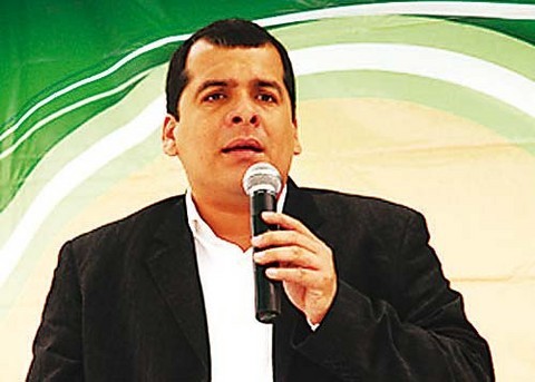Parlamentario Martín Belaunde fue 'chuponeado' por red del Callao