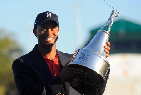 Tiger Woods inicia campaña de recolección de fondos para que jóvenes sin recursos asistan a la Universidad