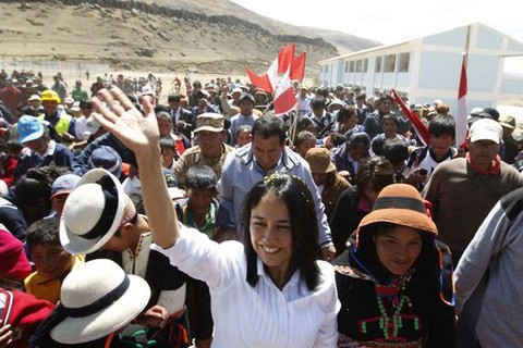 Cusqueños reciben a Nadine Heredia llamándola 'presidenta'