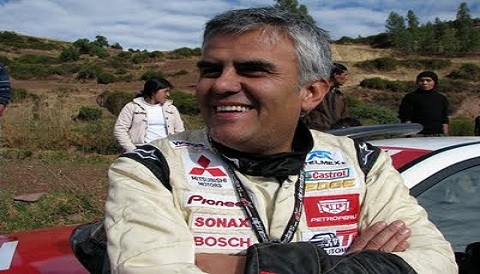 Roberto Pardo estrena auto nuevo en Ayacucho