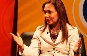 Aminta Buenaño: 'Uno siempre habla de ideales cuando escribe'