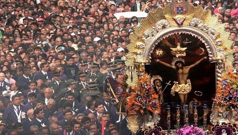 Señor de los Milagros inició recorrido por Semana Santa