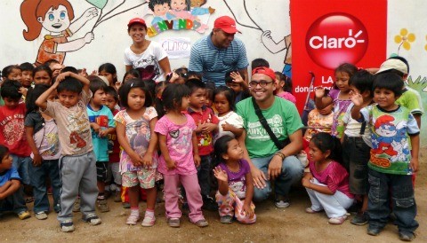 Colaboradores de CLARO llevaron útiles escolares a niños de zonas de escasos recursos del país