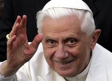 Papa Benedicto XVI celebra la Vigilia Pascual en Roma