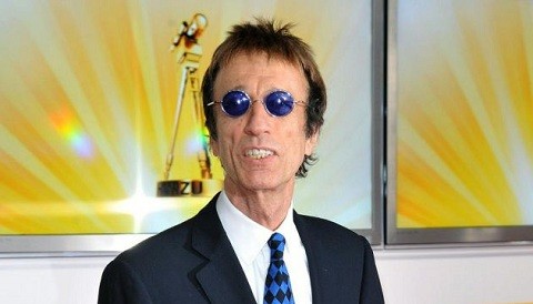 Cáncer le pasa mala jugada a Robin Gibb y su estado es crítico