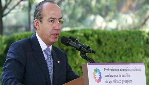 Felipe Calderón visita Cuba en busca de mejorar las relaciones
