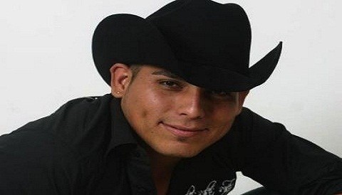 Espinoza Paz es demandado por incumplimiento de contrato