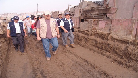 Ministro de Salud lideró atención sanitaria en zonas afectadas por desborde del Río Huaycoloro