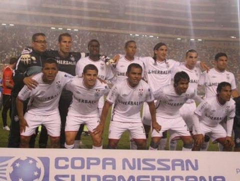 La Universidad San Martín de Porres vuelve al fútbol peruano tras apoyo de 12 equipos profesionales