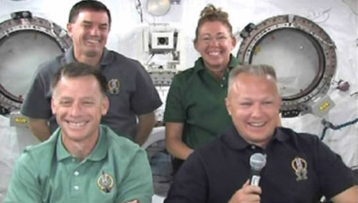 Astronautas del Atlantis dan entrevista desde el espacio