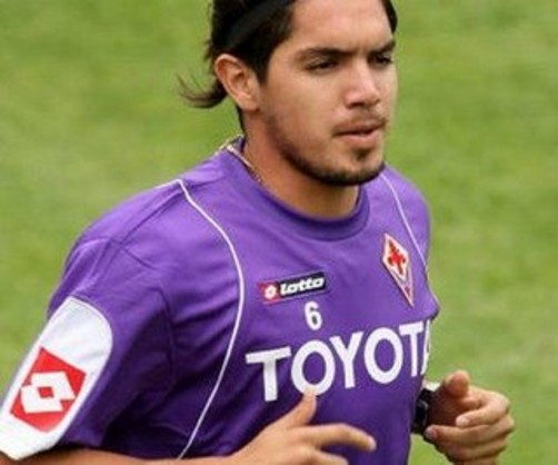 Juan Vargas debutó como capitán de la Fiorentina