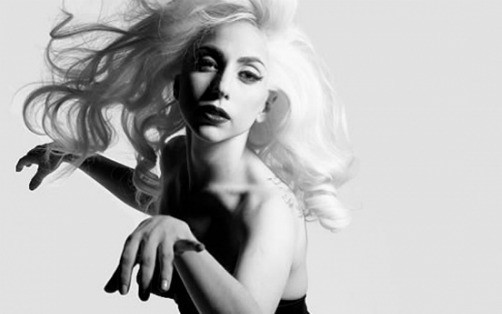 Lady Gaga cambia de sexo en su último video