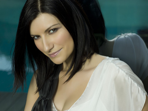 Laura Pausini dedica canción a sus fanáticos