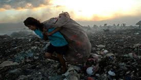 Latinoamérica: medio millón de niños entre la basura