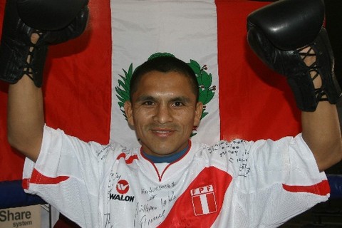 Alberto Rossel se coronó campeón mundial de box en la categoría minimosca