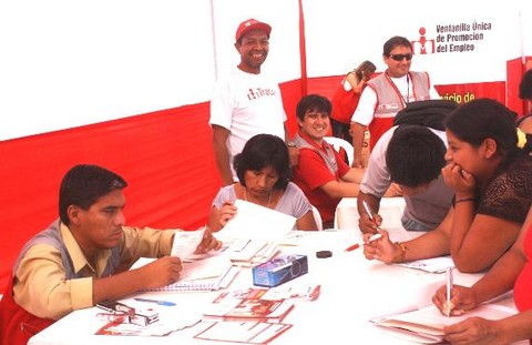 Feria Laboral 2012 ofreció más de tres mil puestos de trabajo para jóvenes