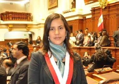Congresista Verónika Mendoza se pronuncia respecto al reglamento de Consulta Previa del Poder Ejecutivo