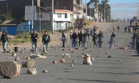 Bloquean carretera que une al Perú con Bolivia en Puno