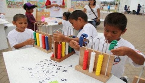 Materiales educativos distribuidos por Ugel 02 contribuyen en el proceso de aprendizaje