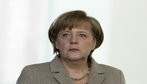 Angela Merkel le dice a François Hollande: El pacto fiscal no se renegocia