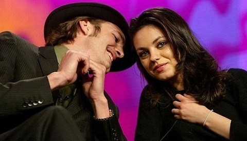 Mila Kunis niega romance con Ashton Kutcher