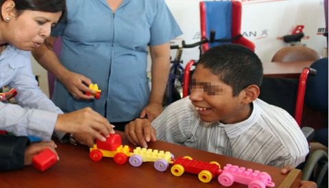 Más de 400 niños del programa 'Ángeles que aguardan' del Ministerio de la Mujer esperan ser adoptados