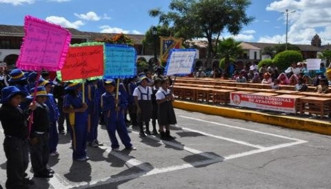 Ayacucho: Se entregó mobiliario escolar a 115 Instituciones Educativas de la región