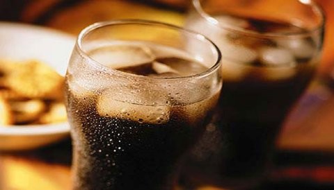 Minsa advierte que el 54% de los escolares peruanos consume una o más bebidas gaseosas