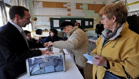 Elecciones en Francia: Hollande y Sarkozy buscan hoy el sillón presidencial