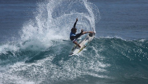 Álvaro Malpartida volvió a coronarse campeón de surf