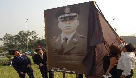 Perennizan memoria de policías caídos en el VRAE