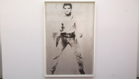Retrato de 'Elvis' de Warhol se vende por $ 37M en una subasta