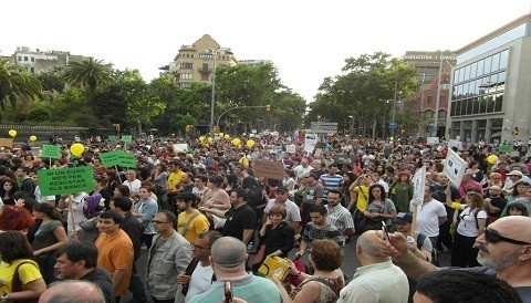 15-M: Manifestantes se trasladan ahora a Bankia