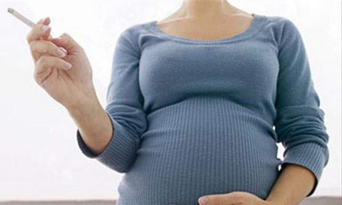 El 22 por ciento de las mujeres blancas fuma durante su embarazo