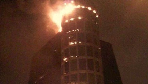 San Isidro: se incendia panel publicitario en Torre Wiesse