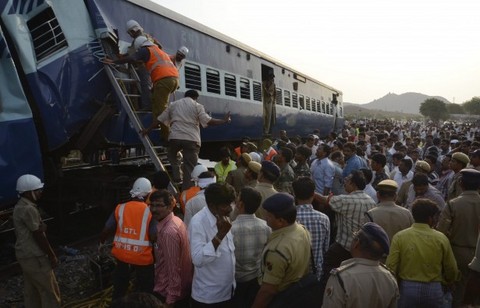 Choque de trenes en India deja 25 muertos