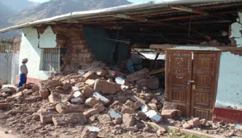 La embajada de Francia entrega 176 títulos de propiedad a damnificados del terremoto del 2007