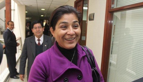Parlamentaria oficialista Condori: 'Nancy Obregón va al Congreso a ofrecer productos de belleza' Parlamentaria oficialista Condori: 'Nancy Obregón va al Congreso a ofrecer productos de belleza'