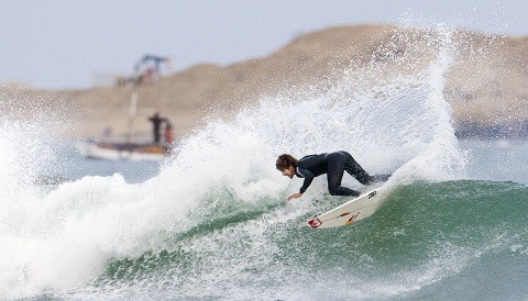 Gabriel Villarán y Cristóbal de Col participaron en fecha del mundial de surf en Brasil