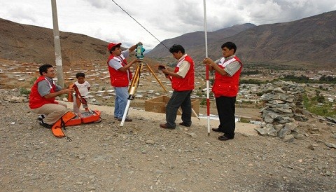 COFOPRI desarrolla campaña de levantamiento topográfico en Yauyos